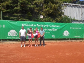 14 1,2 místo dvouhra Urbanová_Smékalová semi, finalistka dvouhra